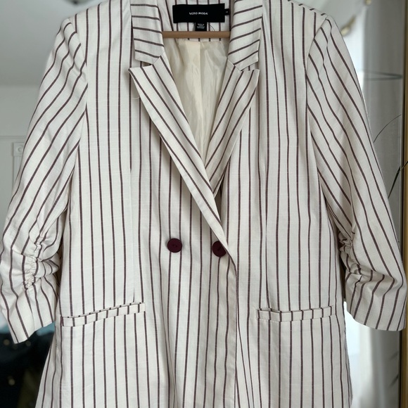 Nordstrom Vera Moda Striped blazer with Ruched 3/4 sleevs - Picture 2 of 3